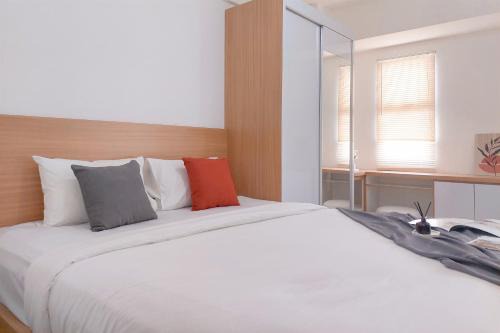 Good Place Studio at Urbantown Serpong Apartment By Travelio in Tangerang