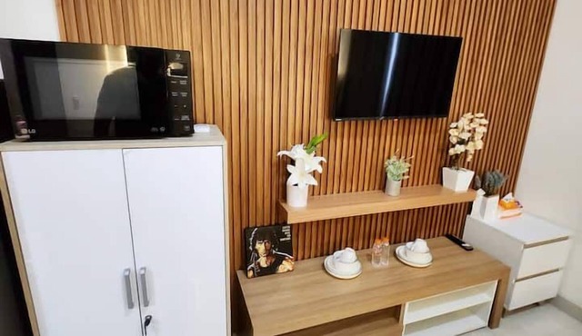 Green Sedayu Apartment by Emily
