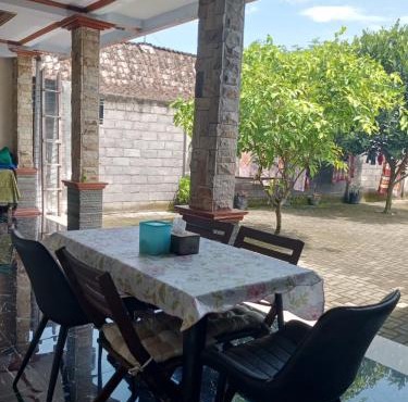 Griya tee homestay syariah in Sumberrejo