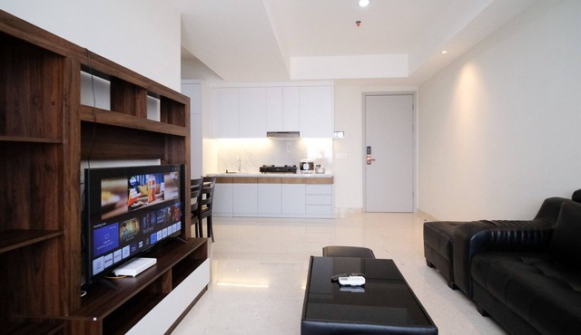 Homey 3Br With Private Lift At Grand Sungkono Lagoon Apartment