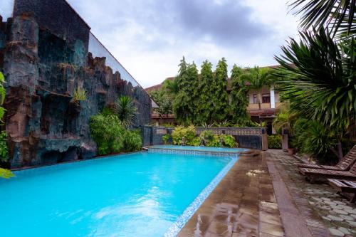 Hotel Mahkota Plengkung by ecommerceloka in Banyuwangi