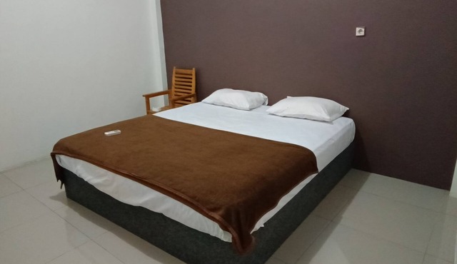 Hotel O Fanilly Guest House MarabahanNearJembatan Rumpiang