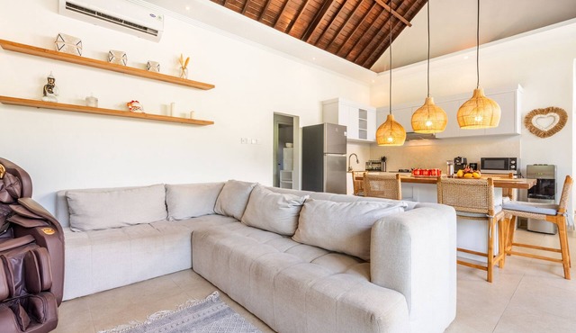 Jungle Amaranth Villa Canggu - Exclusive 3BR Retreat with Pool, Modern Amenities and Top Location