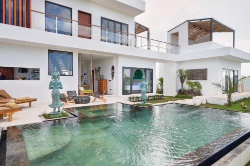 Kamalie Private Villa 4 bedroom family villa in Kediri, Tabanan Rice Fields ,Ocean , Pool, jacuzzi, Rooftop and Staff to take care of you in Tanah Lot