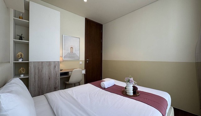 Luxe Elegant 2Br At Apartment The Rosebay in Surabaya