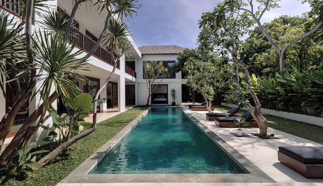Luxe Vacay Amara Pradi Chef and Staff included lvid5 in Seminyak