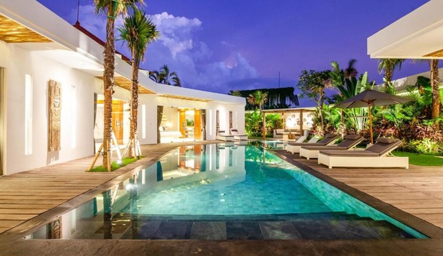 Luxurious 6 Br in Canggu 400m to Finns Beach in Canggu