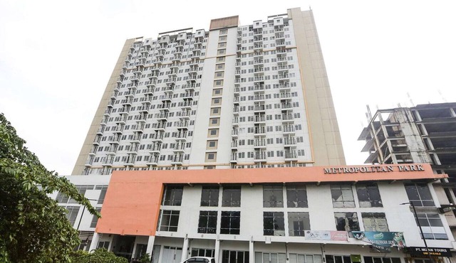 Luxury Delux Retreat W/Free WiFi Parking and Pool in Bekasi