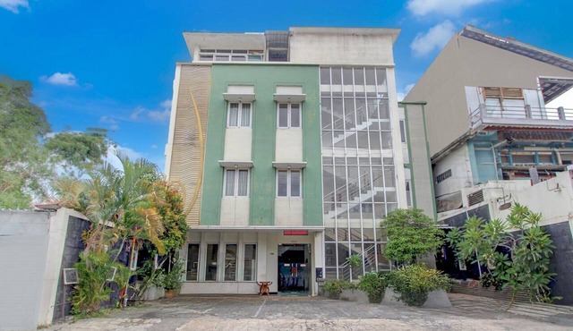 Luxury Deluxe DBL Retreat W/Free WiFi and Parking in Yogyakarta
