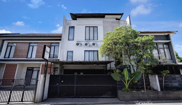 Luxury Deluxe DBL Retreat W/Free WiFi and Parking in Bandung