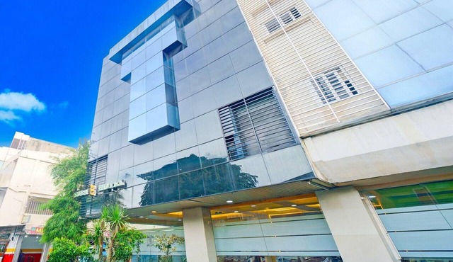 Luxury Deluxe DBL Retreat W/Free WiFi and Parking in Jakarta
