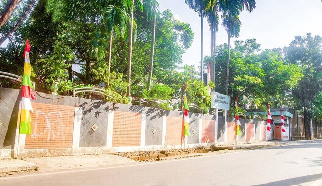 Luxury Deluxe DBL Retreat W/Free WiFi and Parking in Depok