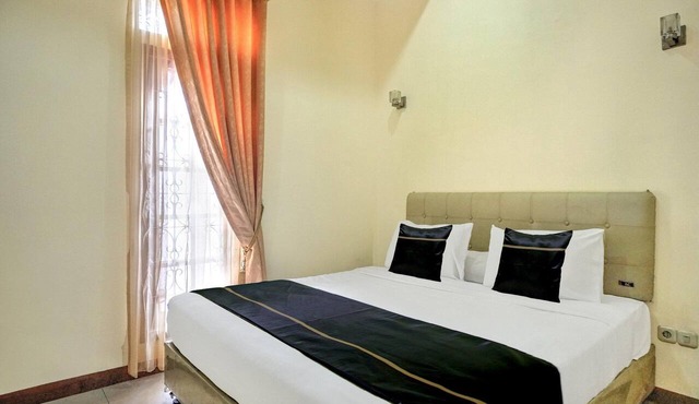 Luxury Deluxe DBL Retreat W/Free WiFi and Parking in Medan
