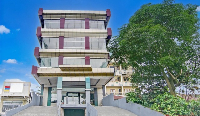 Luxury Twin Stay with Free WiFi and Parking