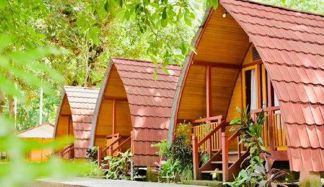 Mangatasik Villa and Cottage in Tanahwangko