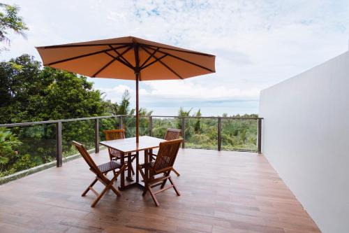 Melase Hill Villa in Lajor