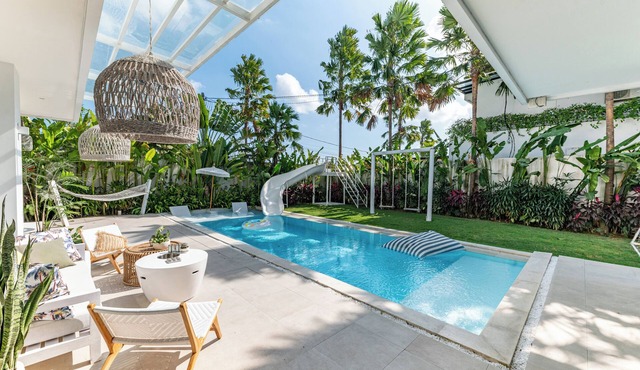 Modern 5 Bedroom Luxury Villa in Canggu - Sleeps 11 in Bali