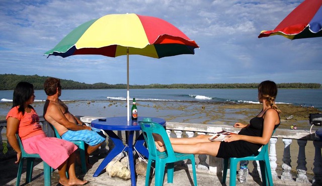 Nias Keyhole Surf Camp in Hilibotodane
