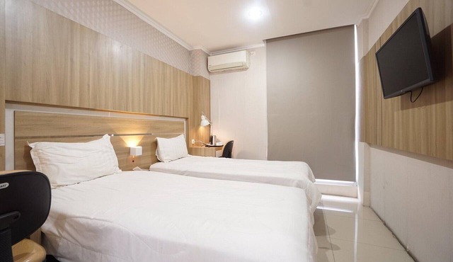 Oak Damar Deluxe Twin Haven