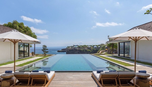 Ocean Front Majestic 6 BDR villa in Nusa Lembongan, Bali in Bali