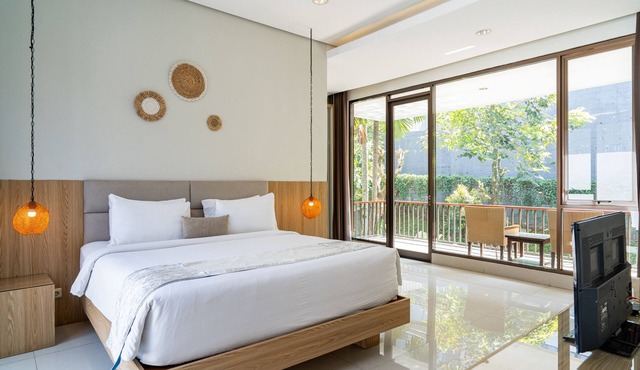 Oyama City View 4BR Villa with a Heated Pool