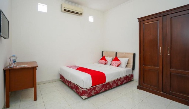 OYO 1281 Home Stay 83 in Surabaya