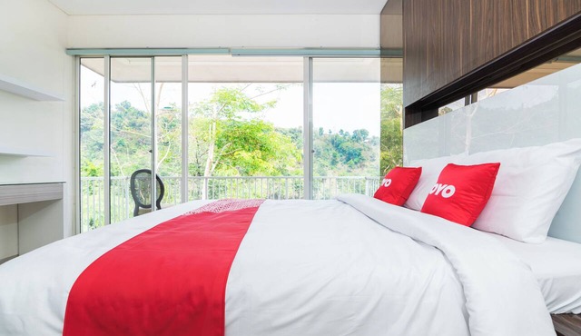 OYO 2001 Taman Dayu Villa Golf View in Prigen