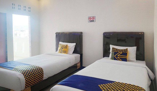 OYO 2220 PINK'S GUEST HOUSE in Hutagodang