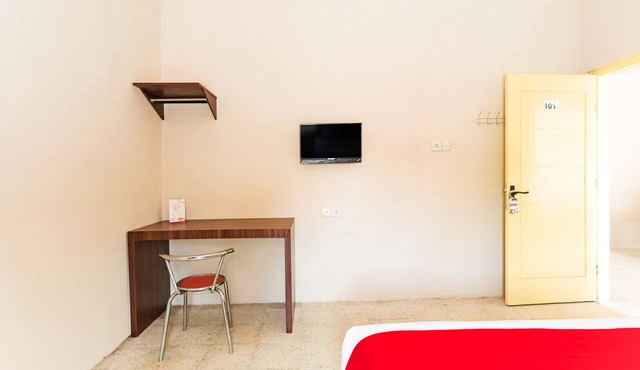 OYO 3252 Lansano Residence in Padang
