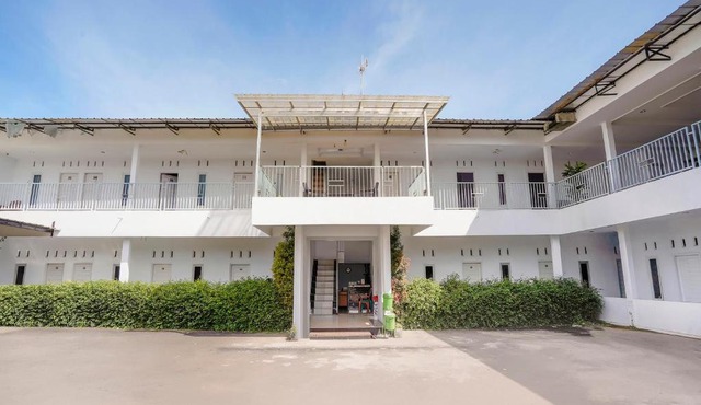 OYO 90086 Pondok Tasyiq Guest House Syariah in Tasikmalaya
