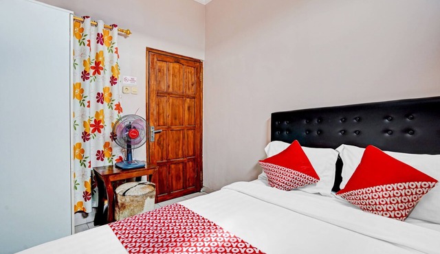 OYO 90234 Dhoho Family Guest House