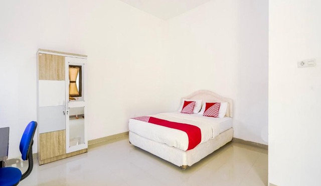 OYO 90595 Ferezsa Kost Syariah in Palembang
