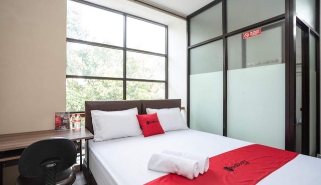 OYO 94735 RD Near Eka Hospital Bsd City