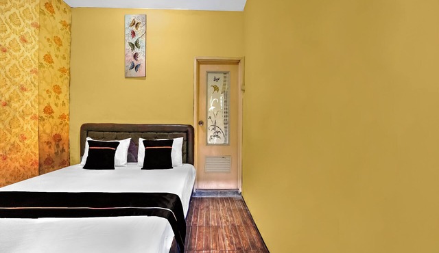 OYO 95043 Guest House Adel's