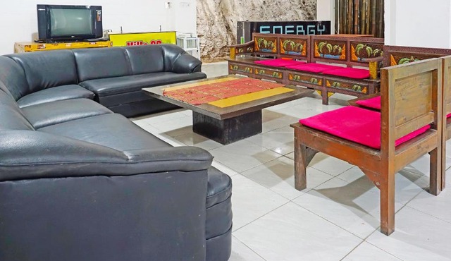 OYO LIfe 91571 Hotel Ss Bukit Cemara Syariah in Batu