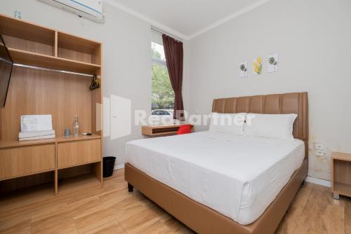 Palm Eight Mitra RedDoorz in Jakarta