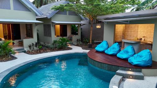 Pandan Bungalows in Selong Belanak