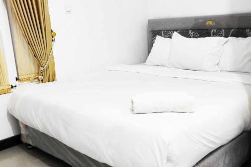Pertiwi Homestay Near Museum Angkut Batu Mitra RedDoorz in Malang