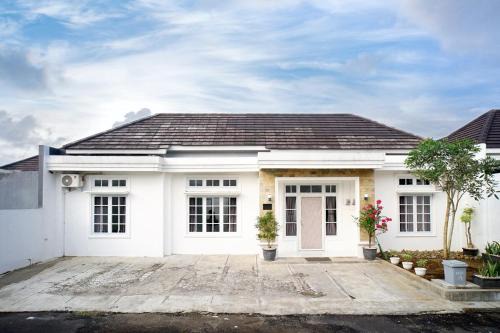 Pilla Villa Purwokerto in Purwokerto