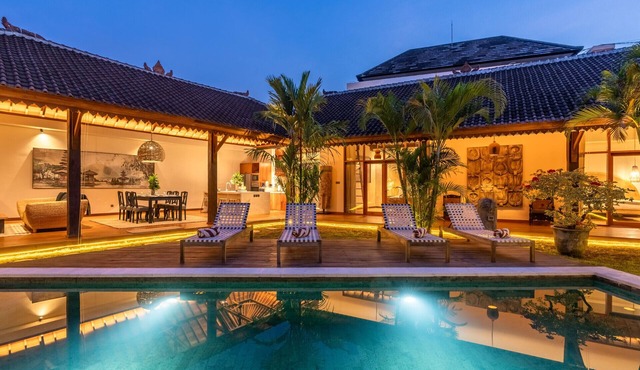 Private Backyard Poolside Retreat Near Canggu in Canggu