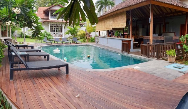 Private Rooms with Pool