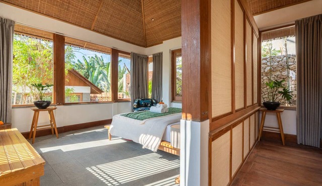 Private Villa with Pool and Garden Views in Nusa Lembongan