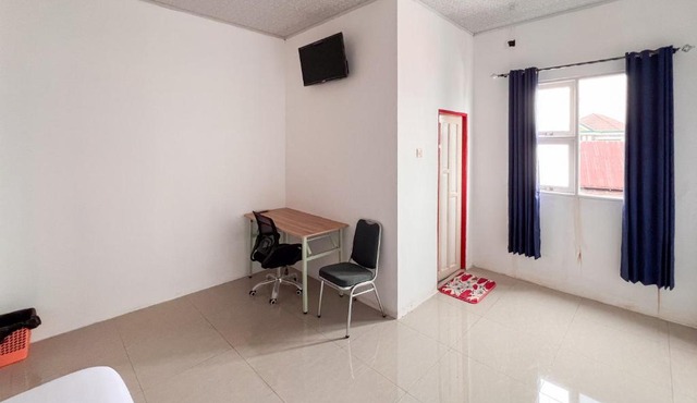 RedDoorz at Ideal Home Banjarmasin