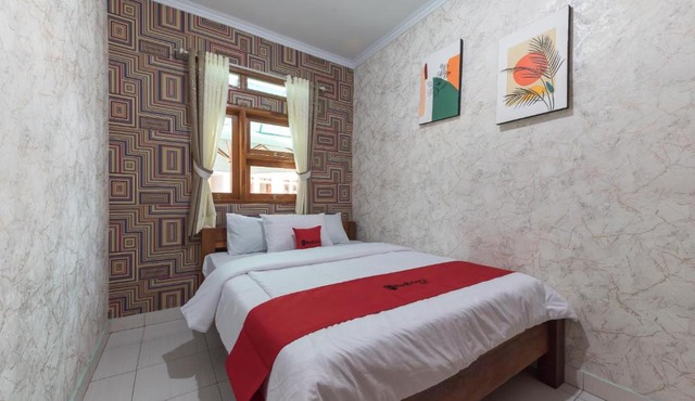 RedDoorz at Villa De ZamZam Ciater
