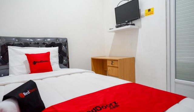 RedDoorz Hostel near Kota Lama Semarang in Semarang