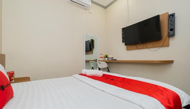 RedDoorz near Kampung Inggris Pare