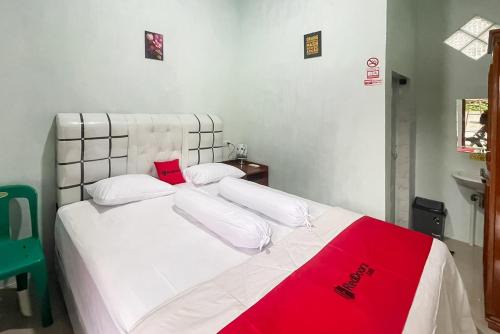RedDoorz near Kantor Bupati Tapanuli Tengah Aek Tolang in Halangan