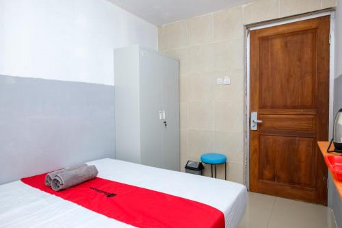 RedDoorz Near Mulyosari in Surabaya