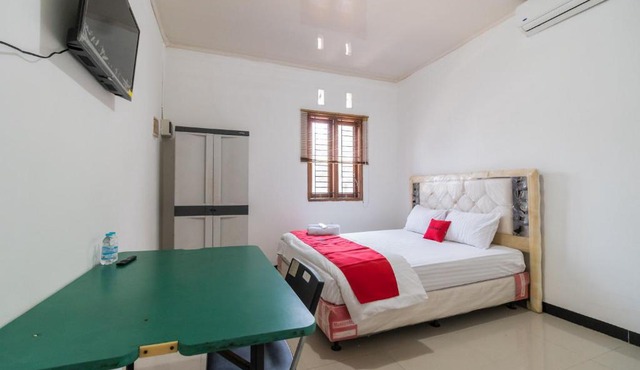 RedDoorz near Terminal Bubulak Bogor