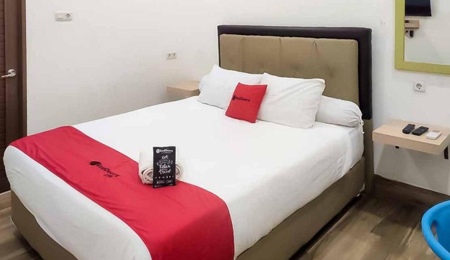 RedDoorz Plus At Jalan Veteran Palembang in Palembang